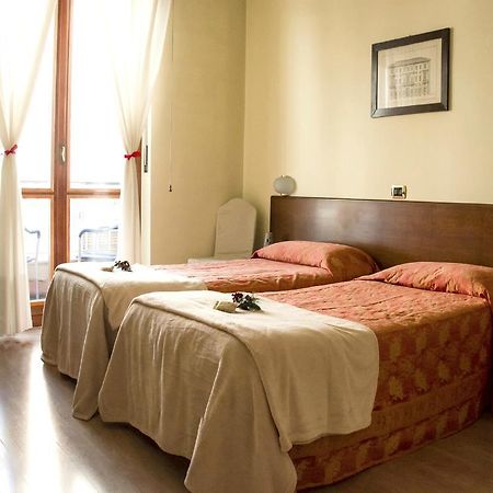 Domus Hotel Alessandria Exteriör bild