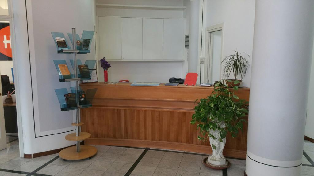 Domus Hotel Alessandria Exteriör bild