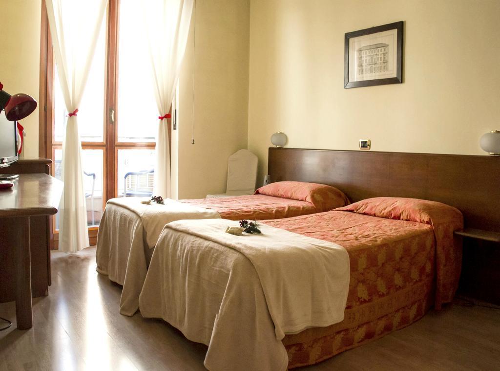 Domus Hotel Alessandria Exteriör bild