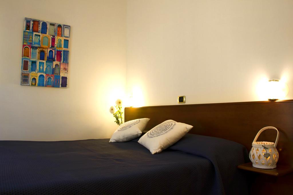 Domus Hotel Alessandria Exteriör bild