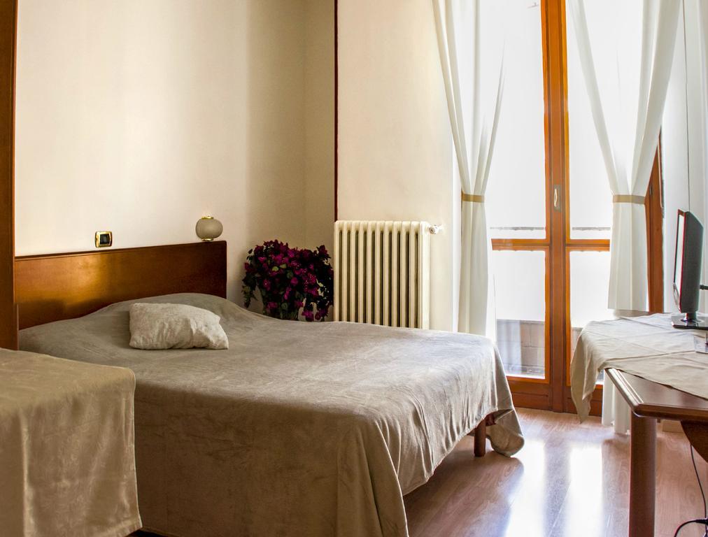Domus Hotel Alessandria Exteriör bild
